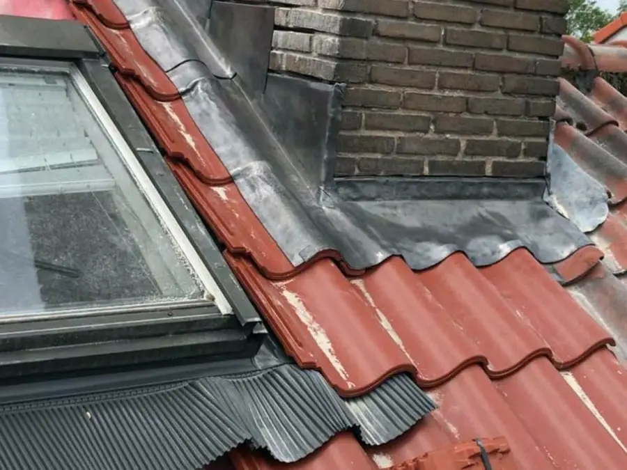 Loodwerk Schoorsteen